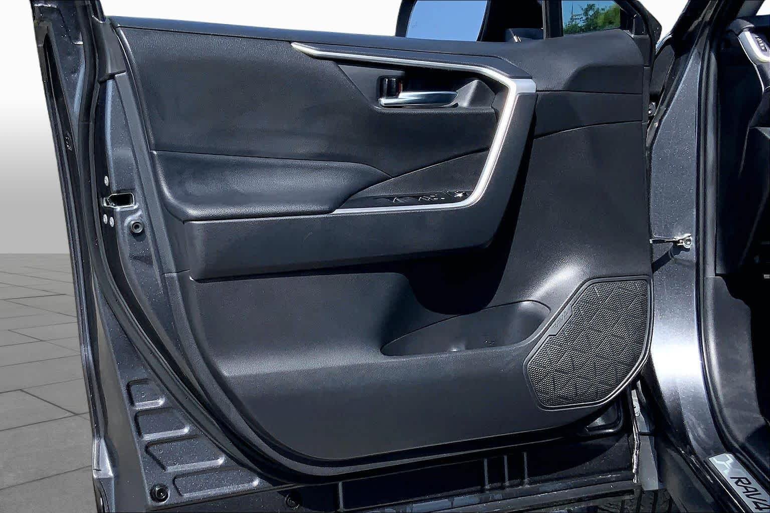 Used 2021 Magnetic Gray Metallic Toyota XLE Premium image 21