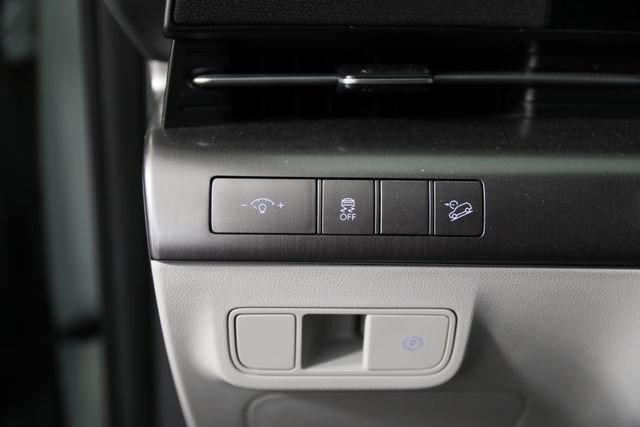 2025 Hyundai Kona SEL - Photo 13