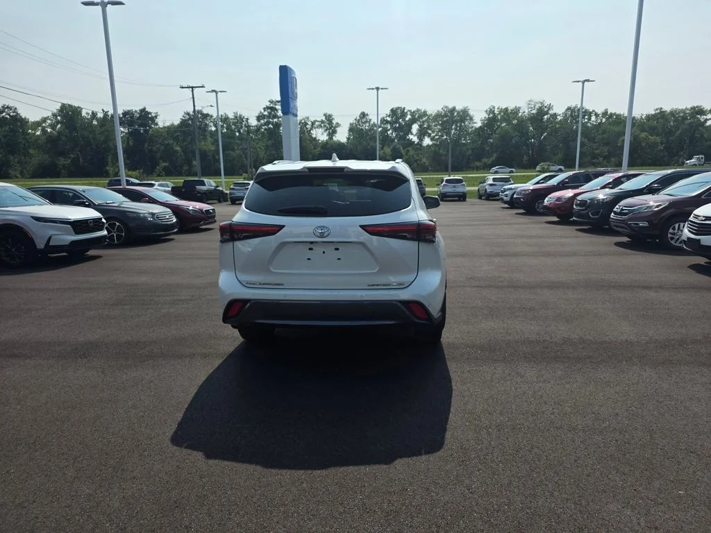 Used 2021 Blizzard Pearl Toyota Limited image 4