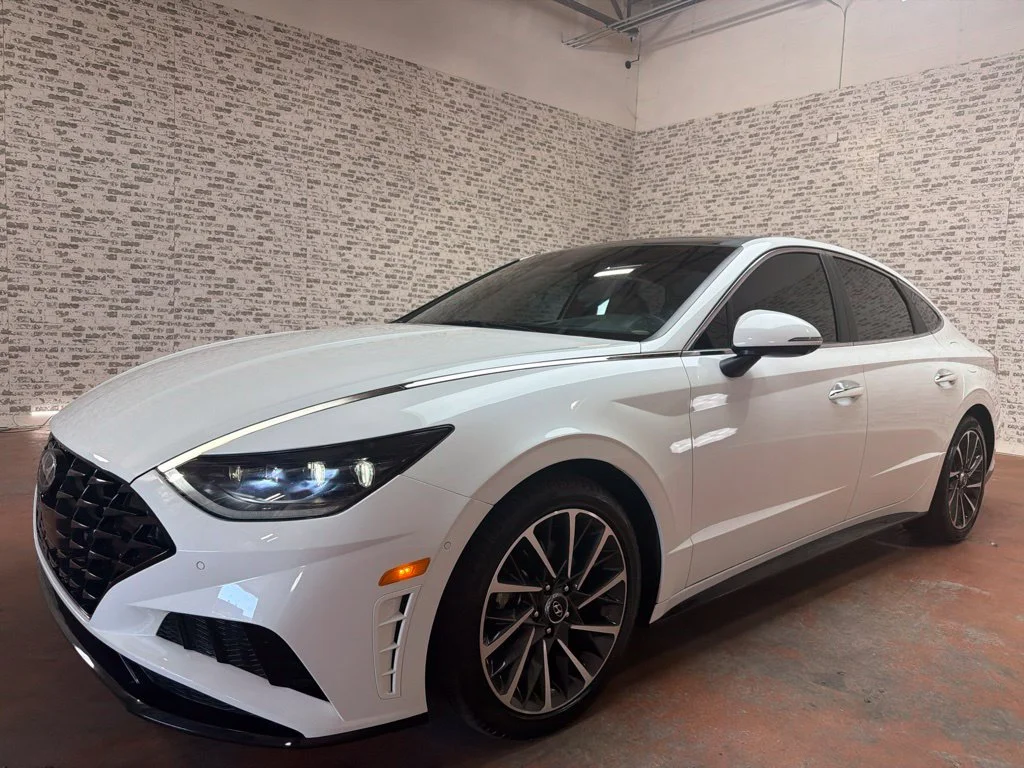 Used 2020 Quartz White Hyundai Limited image 3