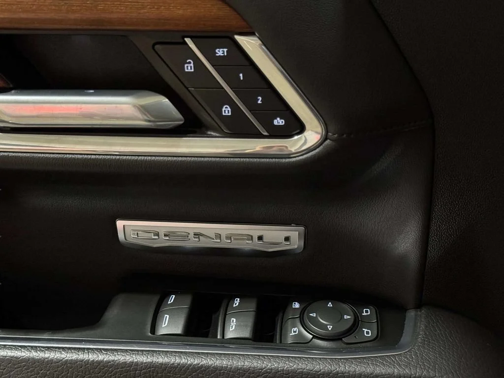 Used 2023 Onyx Black GMC Denali image 23