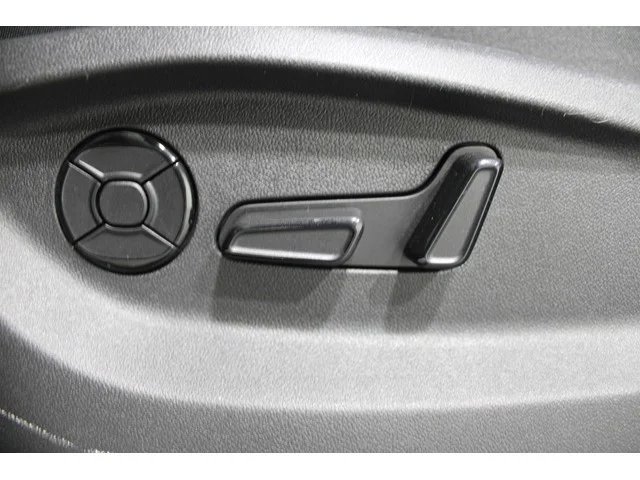 New 2026 Deep Black Pearl Volkswagen 2.0T SE image 4