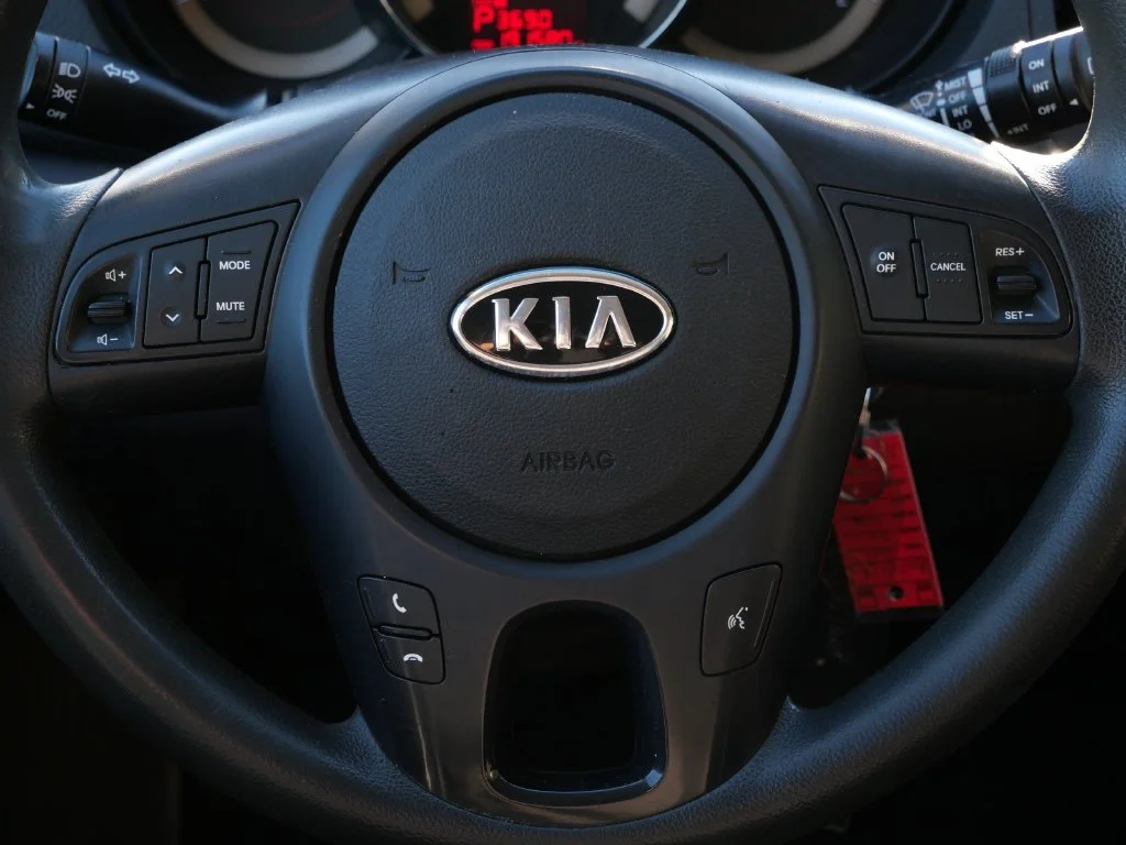 Used 2013 Silver Kia EX image 18