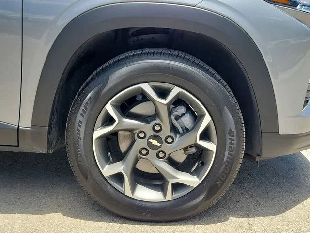 2025 Chevrolet Trax LT - Photo 6