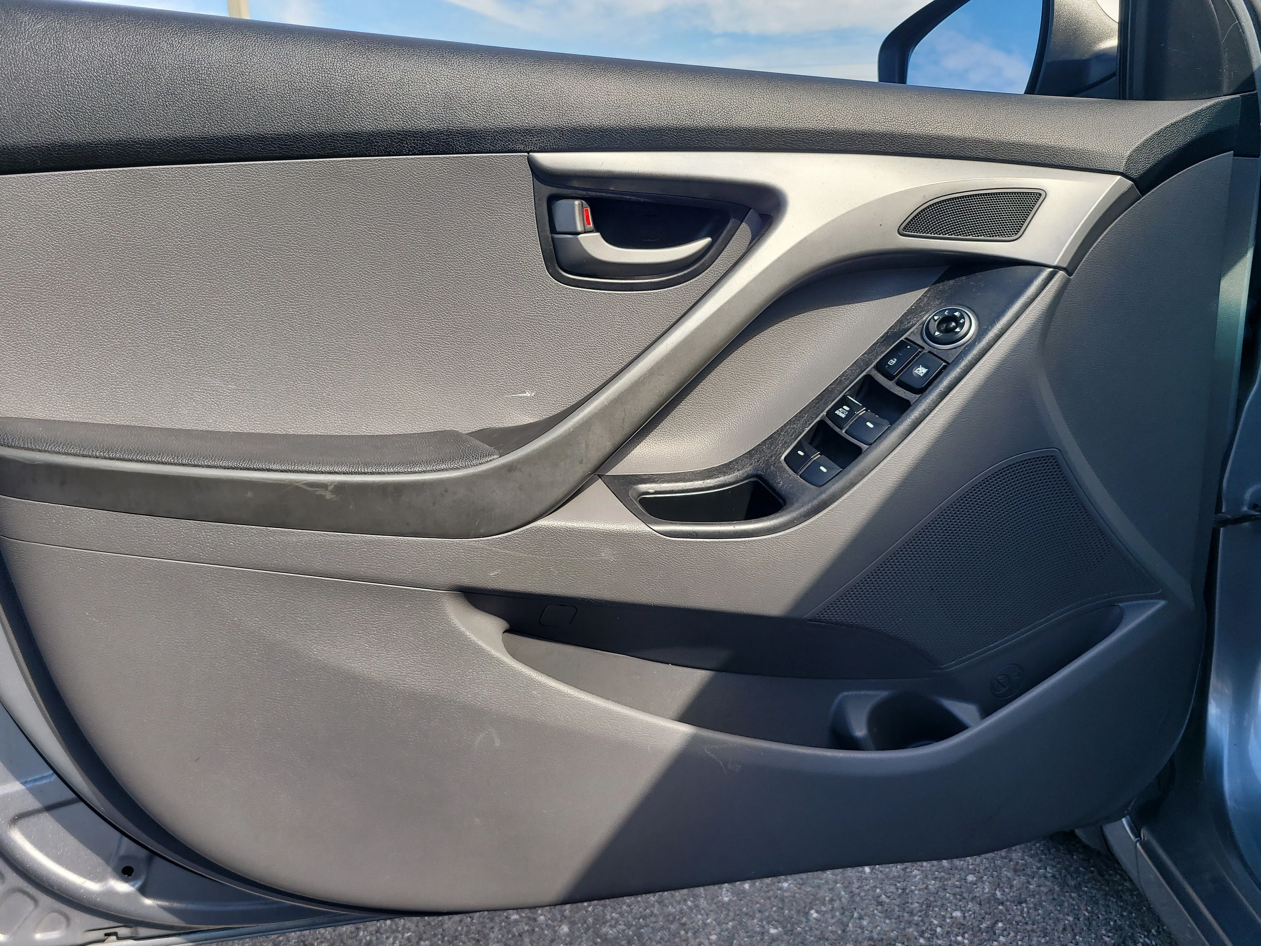 Used 2016 Shale Gray Metallic Hyundai SE image 14