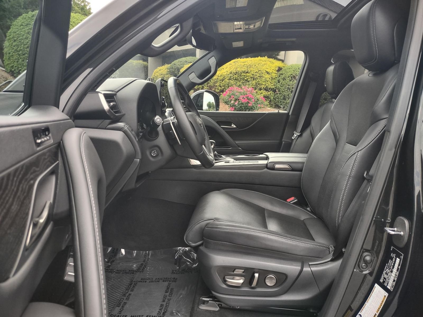 Used 2023 Black Lexus 600 Premium image 9