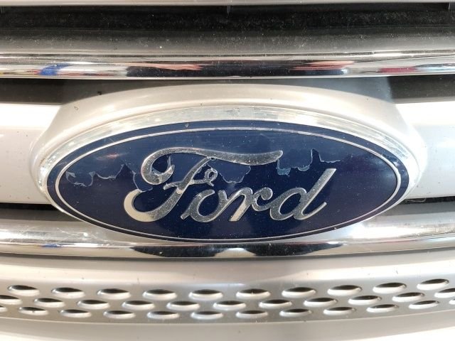 Used 2012 White Platinum Clearcoat Metallic Ford XLT image 17
