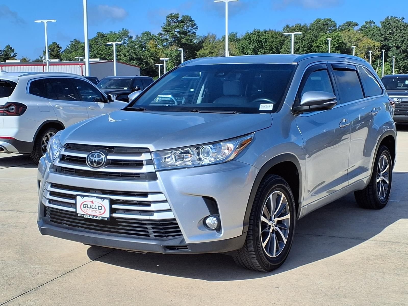 Certified Used 2017 Celestial Silver Metallic Toyota XLE image 3