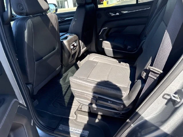 Used 2023 STERLING METALLIC GMC Denali image 30