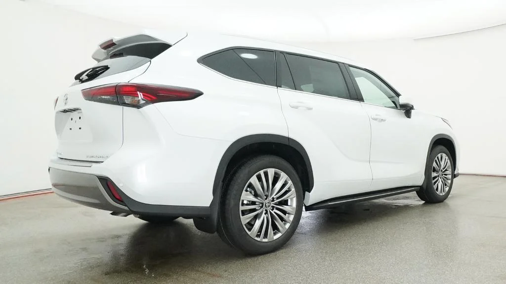 New 2026 Wind Chill Pearl Toyota Platinum image 4
