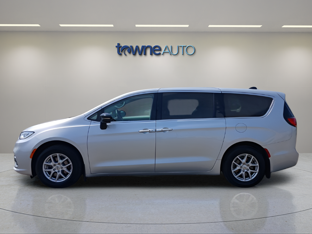 Used 2024 Silver Chrysler Touring L image 2