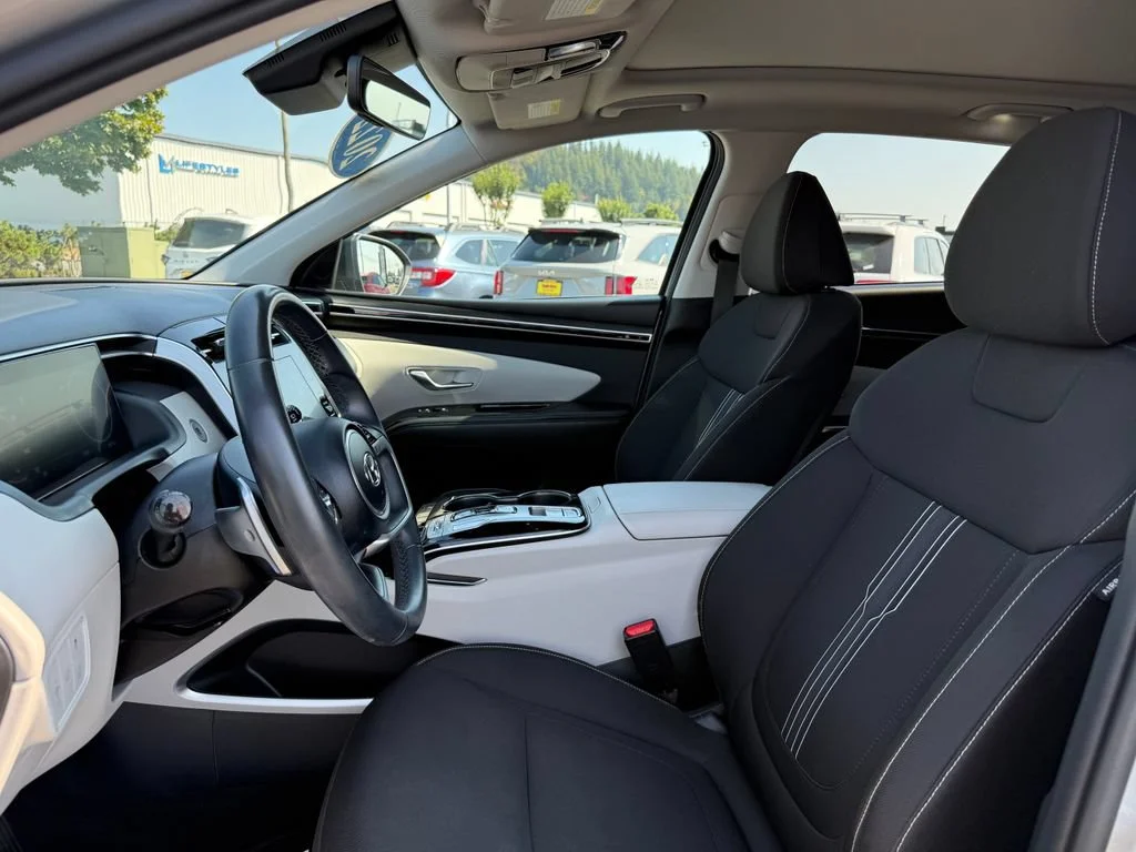 Used 2022 Shimmering Silver Hyundai SEL Convenience image 16