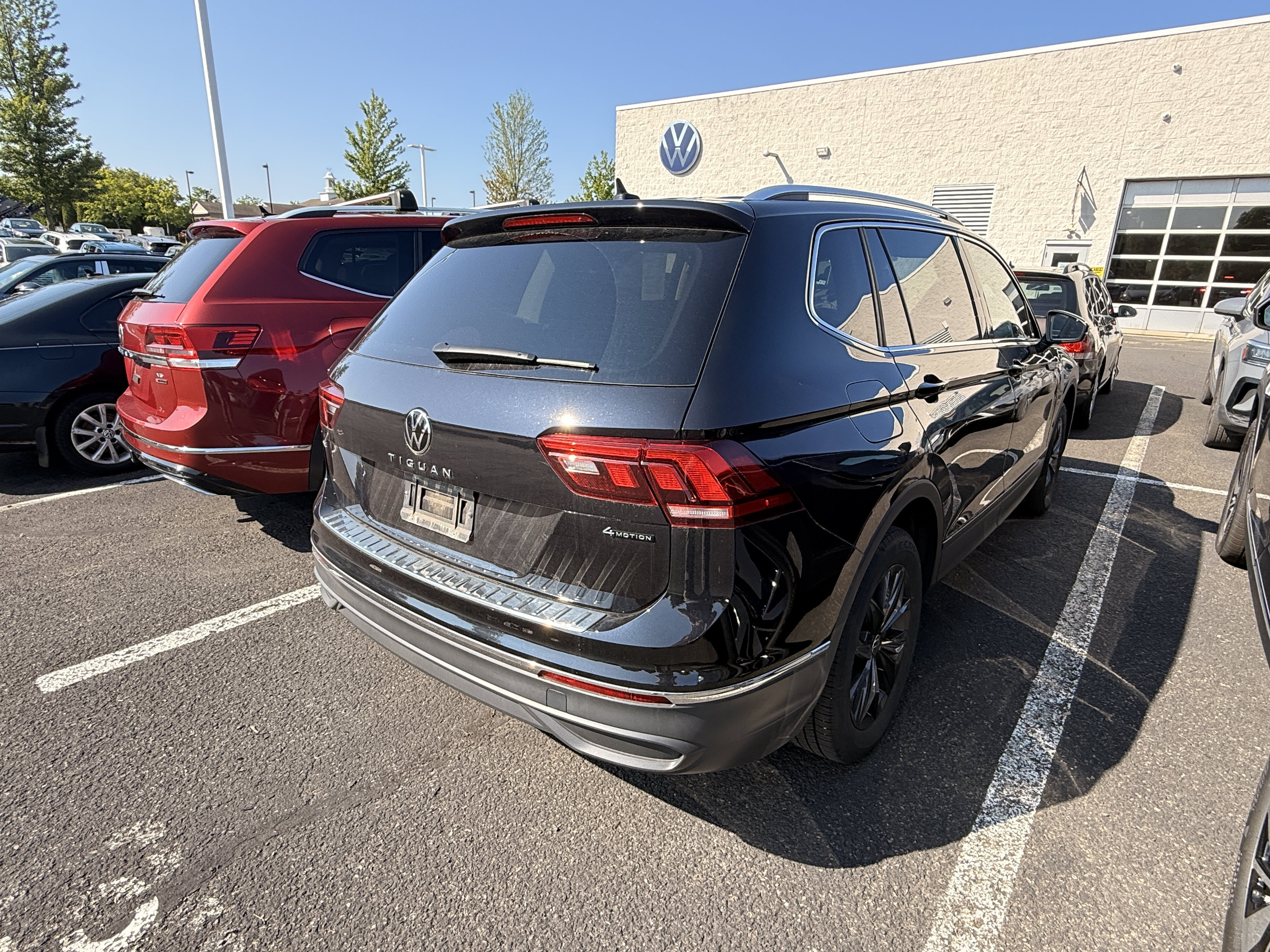 Used 2024  Volkswagen SE image 7