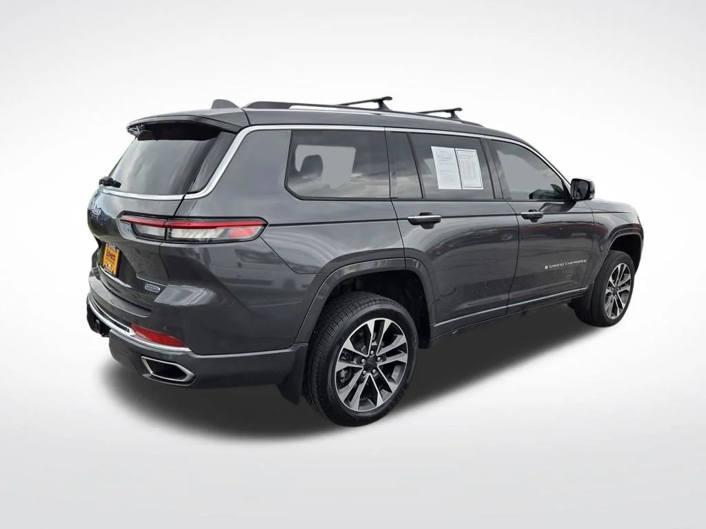 Used 2022 Gray Jeep Overland image 3