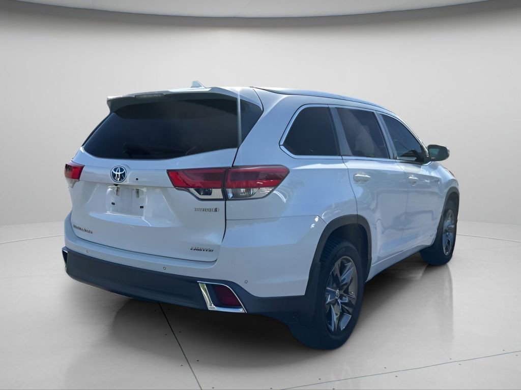 Used 2017 Blizzard Pearl Toyota Limited Platinum image 4