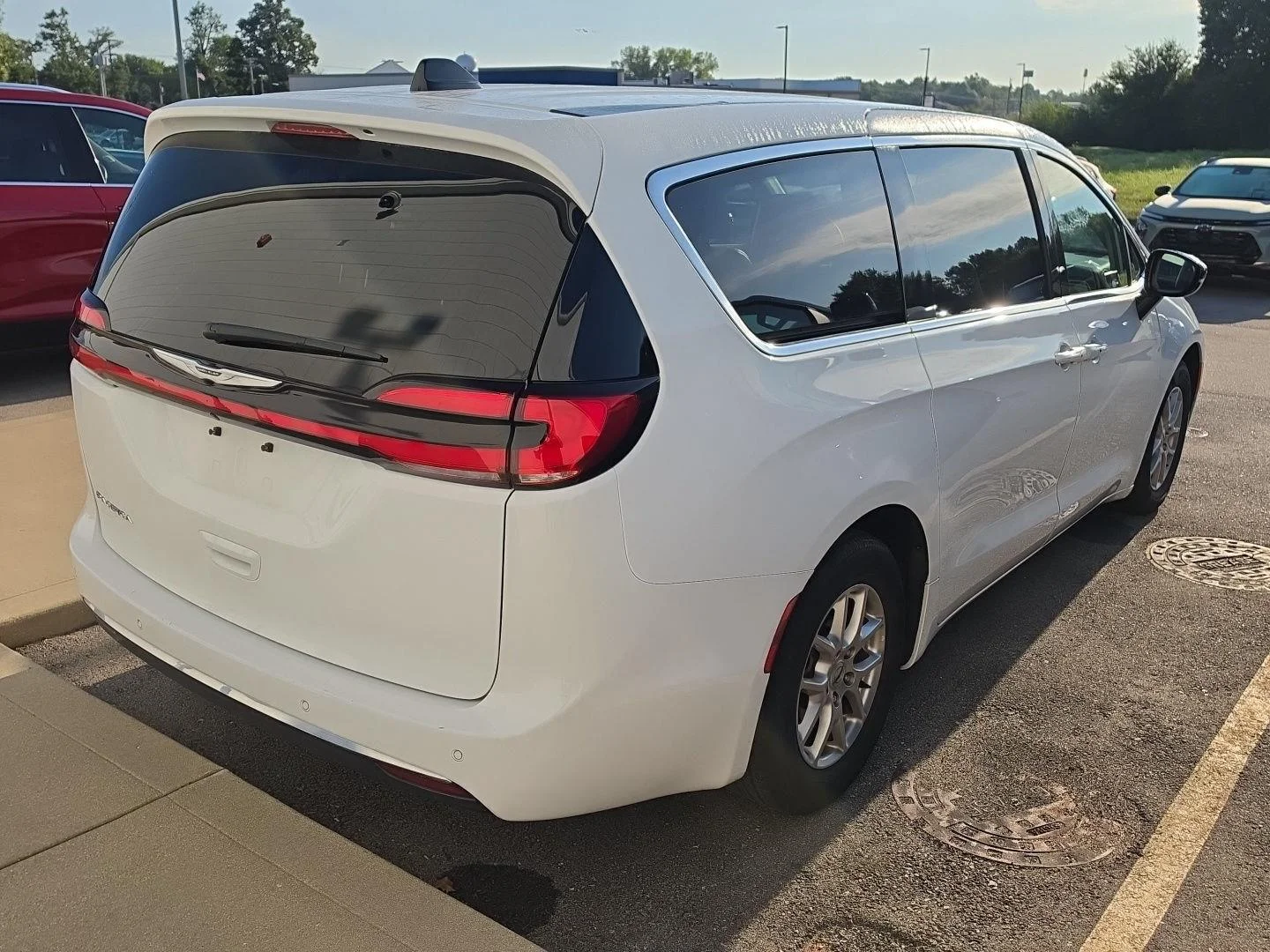 Used 2024 White Chrysler Touring L image 3