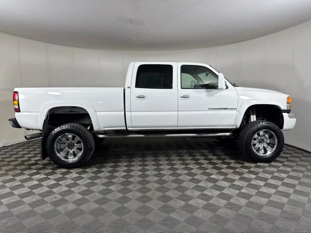 Used 2006 Olympic White GMC SLE2 image 2