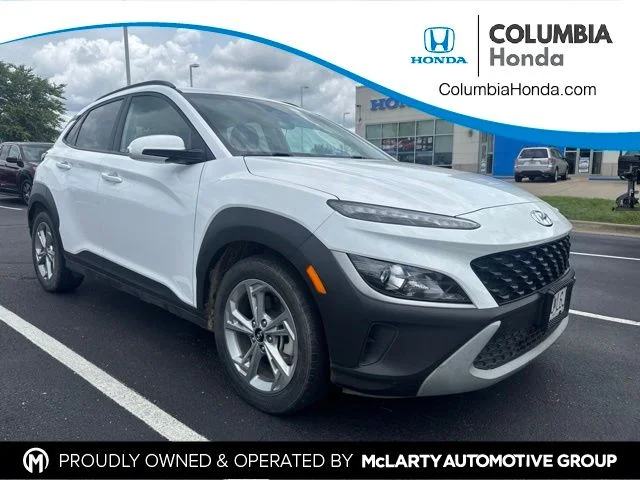 Used 2023 White Hyundai SEL image 1