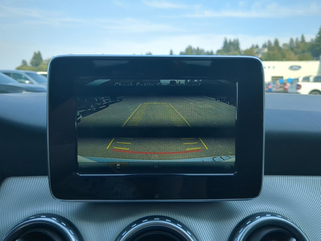 Used 2017  Mercedes-Benz GLA 250 image 25