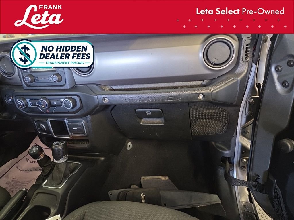 Used 2018 Billet Silver Metallic Clearcoat Jeep  image 19