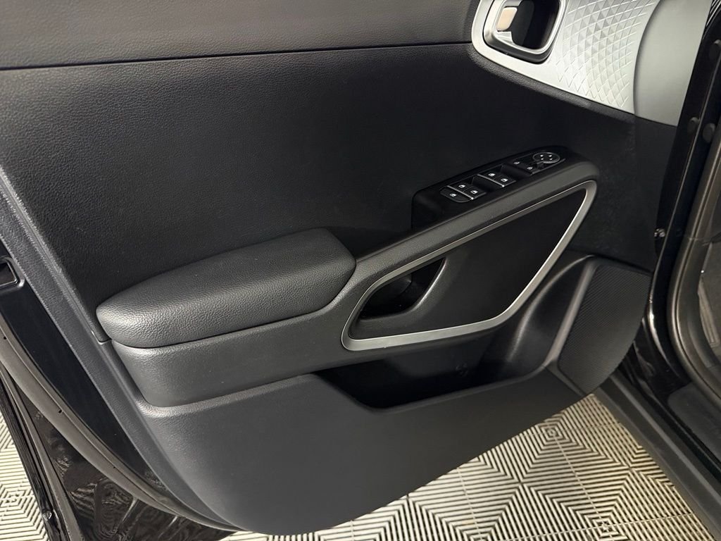 2025 Kia Soul LX - Photo 24