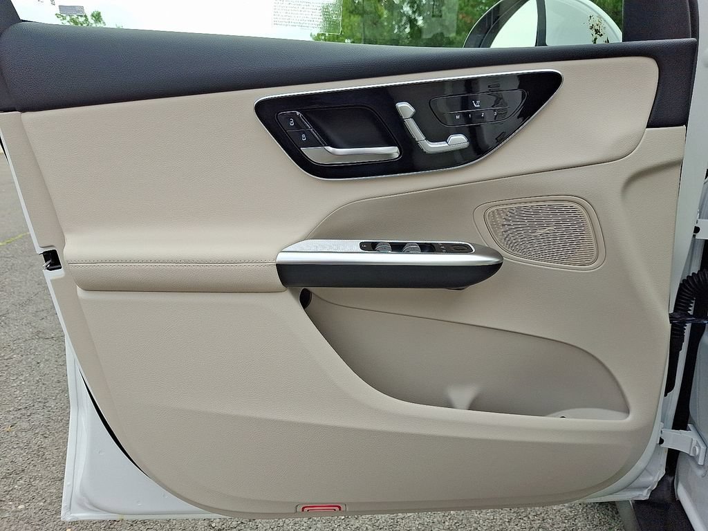 New 2027 Polar White Mercedes-Benz GLC 300 image 26