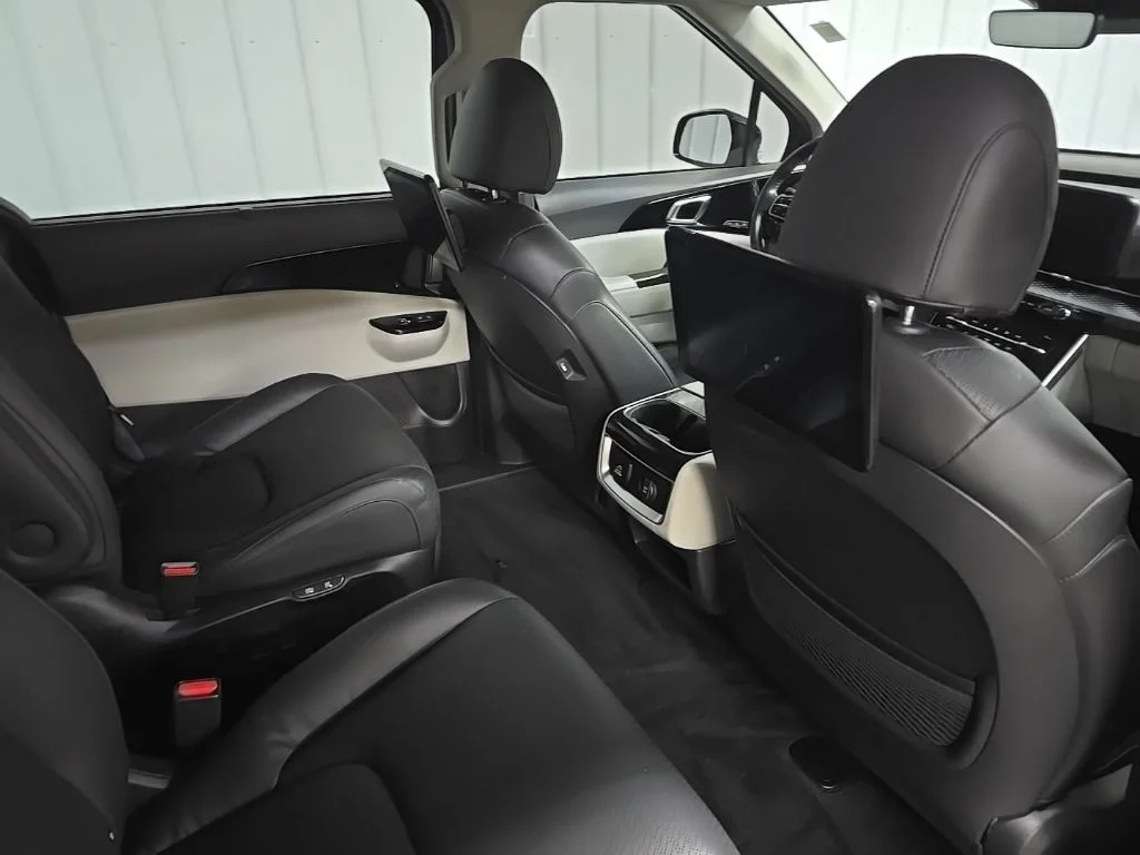Used 2022 Gray Kia SX Prestige image 19