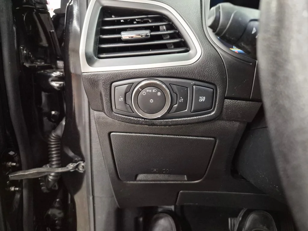 Certified Used 2022 Black Metallic Ford SEL image 21