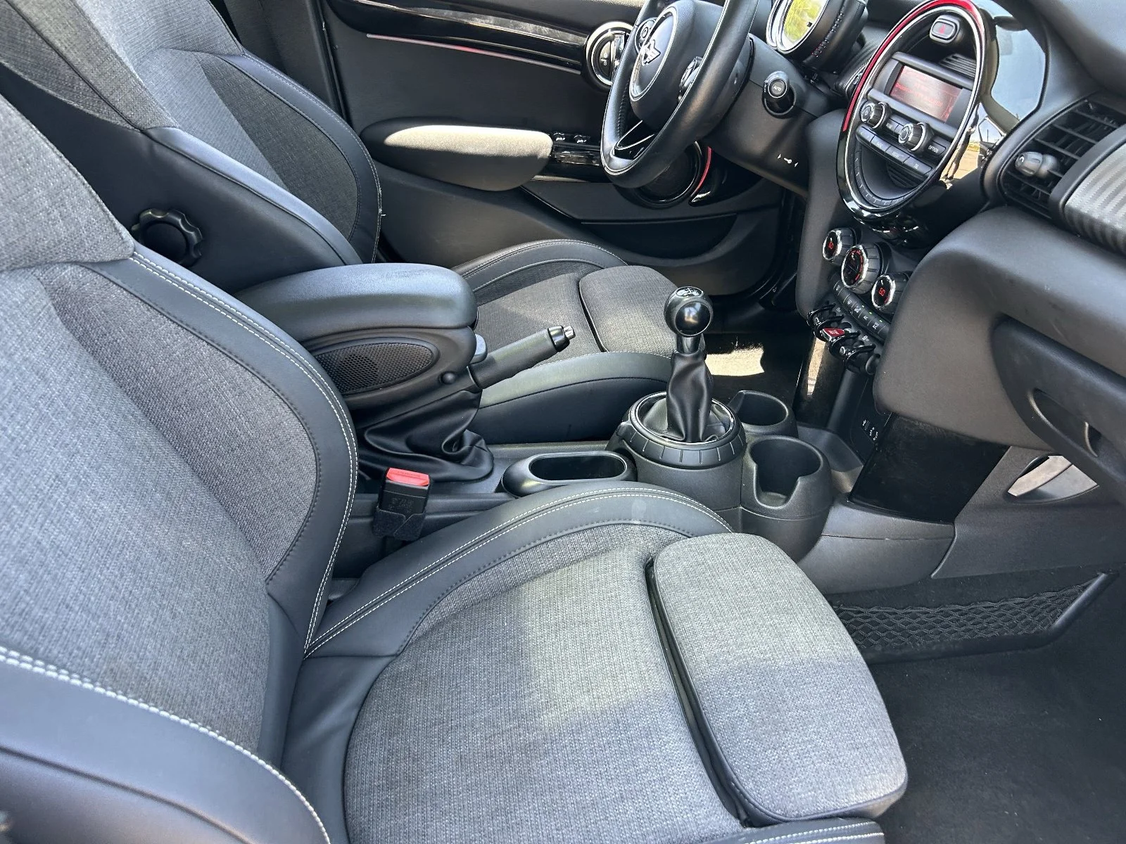 Used 2016 White Silver Metallic MINI S image 7