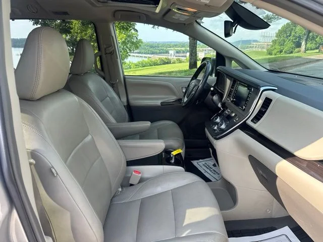 Used 2019 Silver Toyota XLE image 10