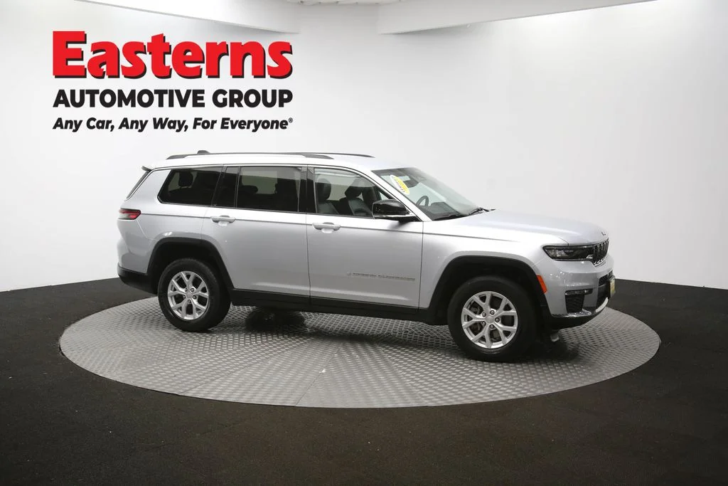 Used 2023 Silver Jeep Limited image 48
