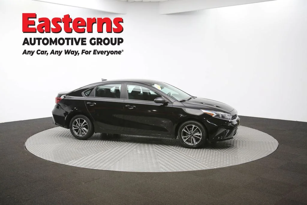 Used 2022 Black Kia LXS image 43