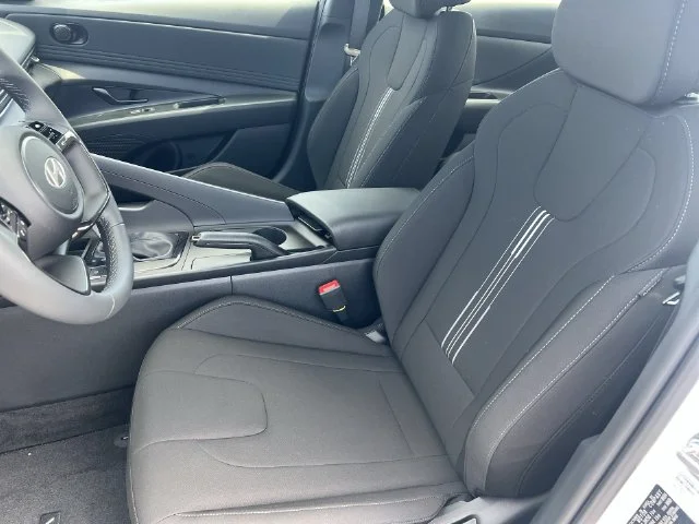 Used 2026 White Hyundai SEL Sport image 24