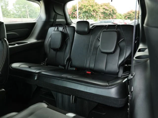 Used 2025 Red Hot Pearlcoat Chrysler Select image 28