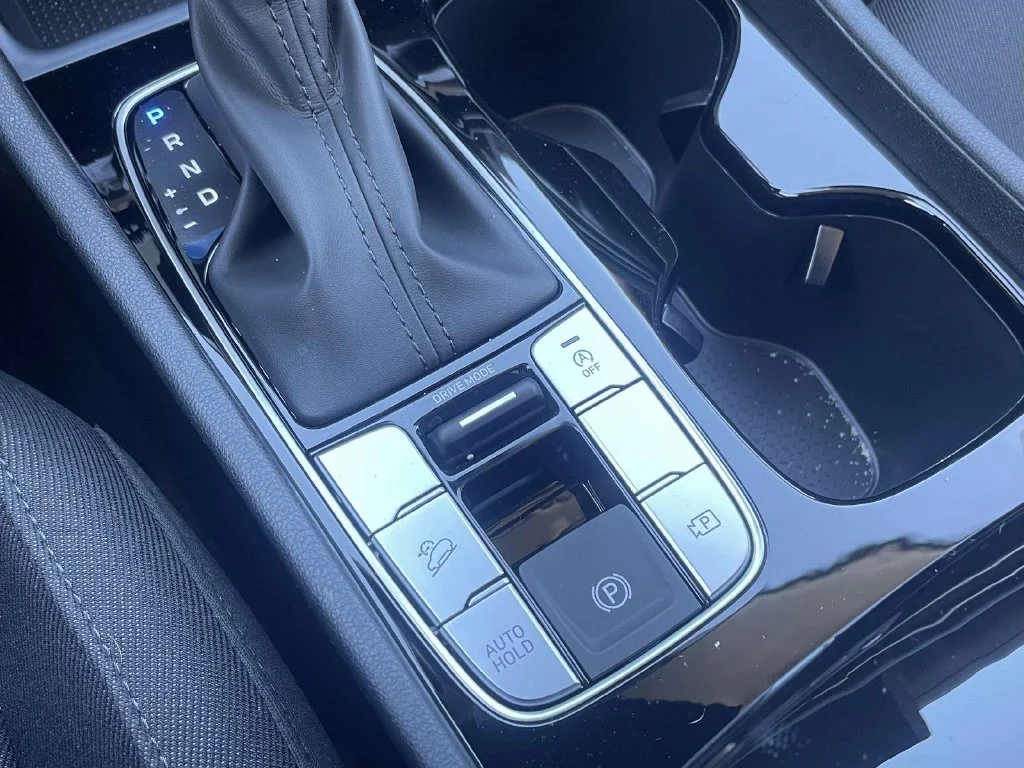New 2026 White Hyundai SE image 17