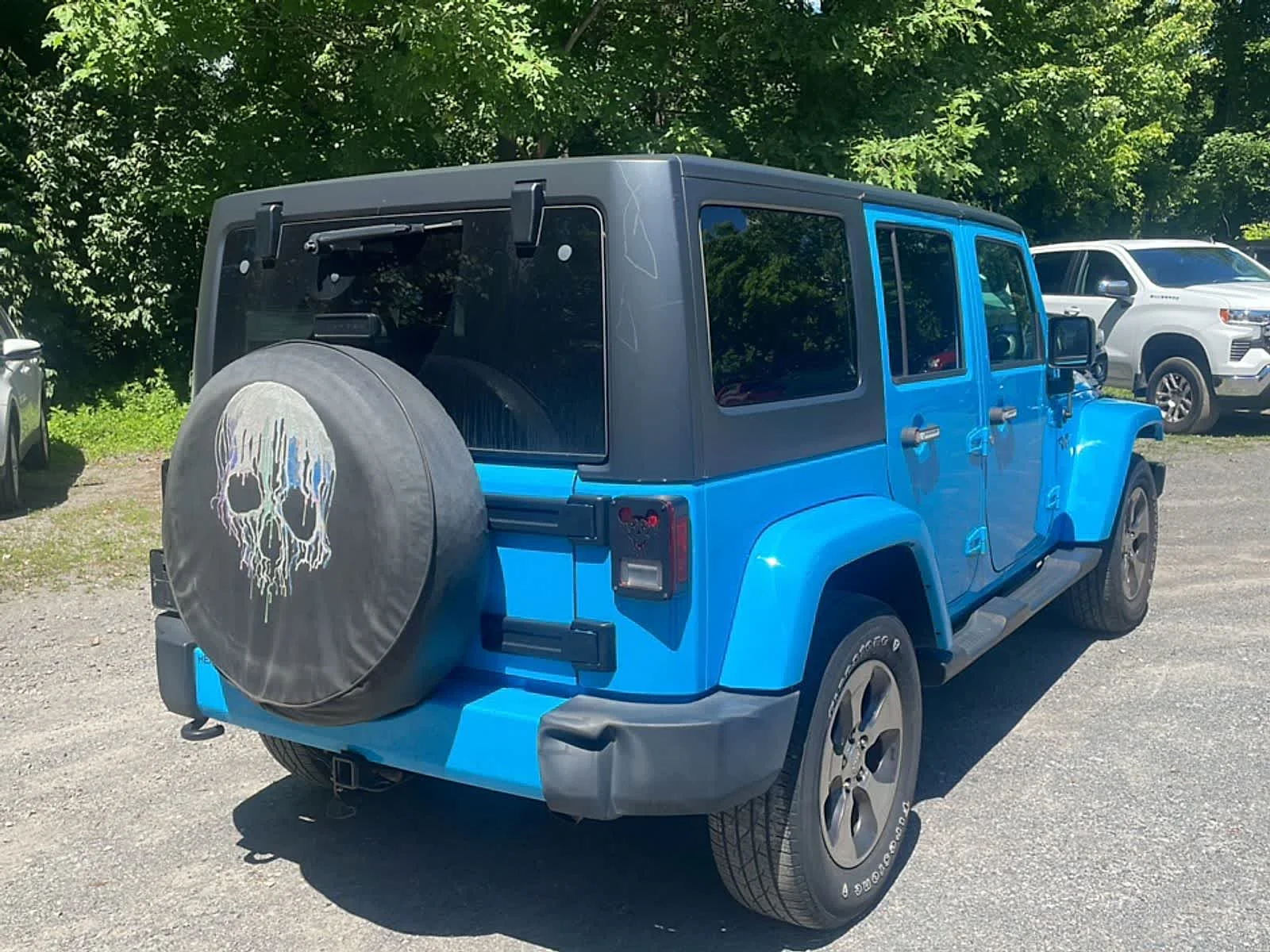 Used 2017 Chief Clearcoat Jeep Sahara image 7
