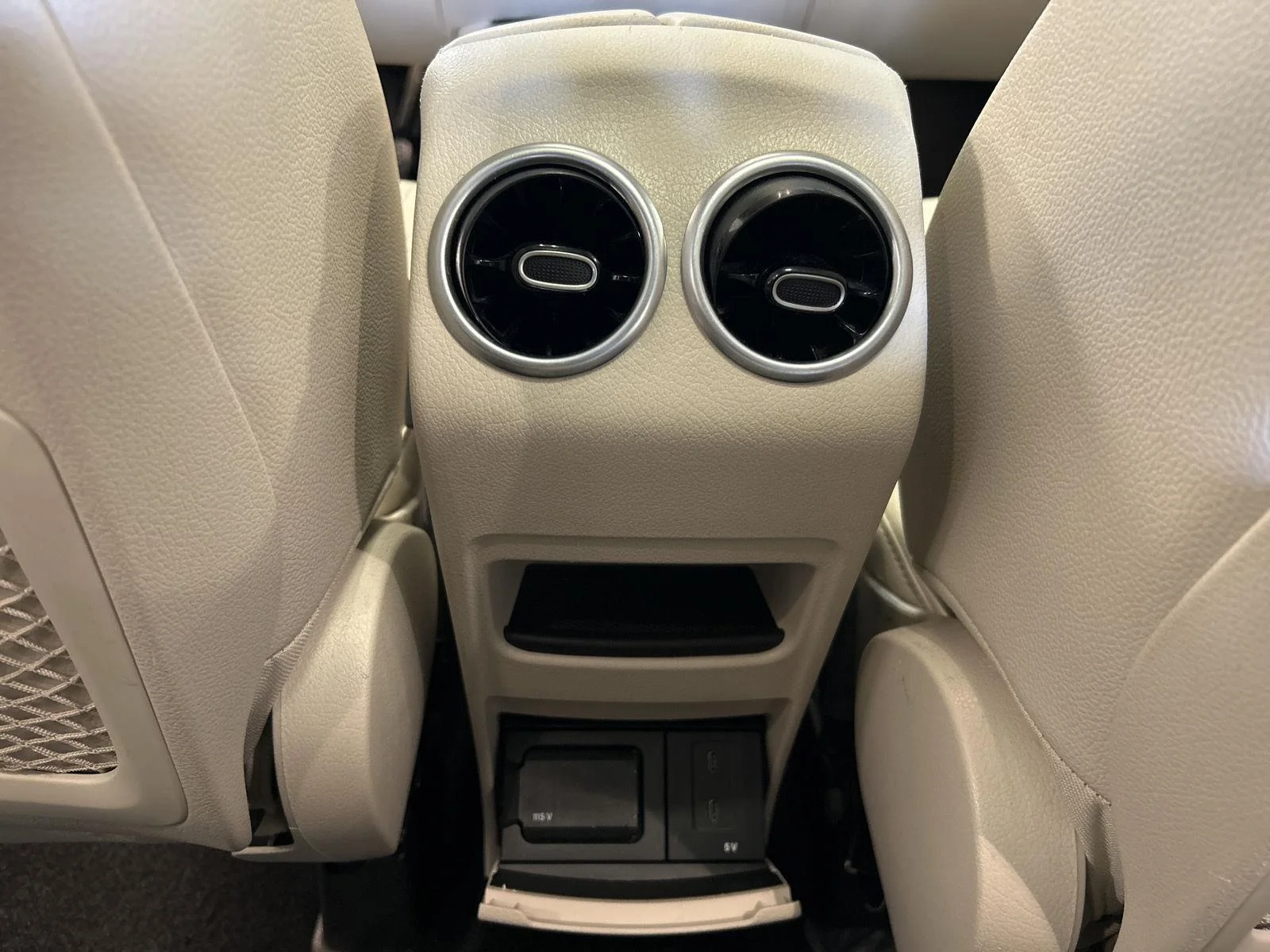 Used 2020 Polar White Mercedes-Benz GLB 250 image 27