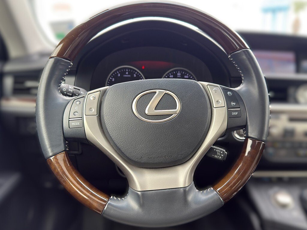 Used 2013 Obsidian Lexus Base image 12
