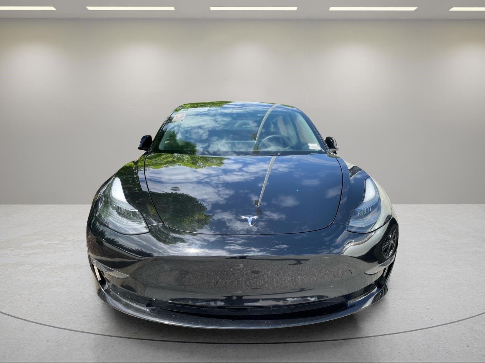 Used 2023  Tesla  image 2