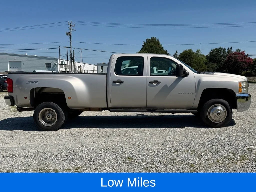 Used 2008 SILVER BIRCH METALLIC Chevrolet DRW Work Truck image 3