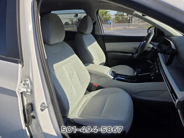Used 2025 White Hyundai SEL image 19