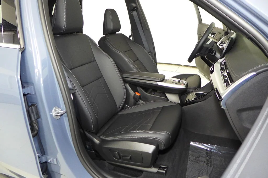 Used 2025  BMW xDrive28i image 18