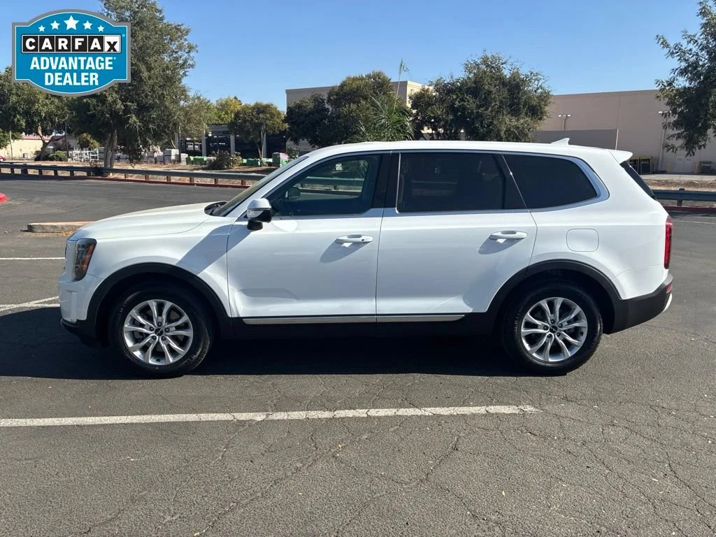 Used 2022 Glacial White P Kia LX image 6