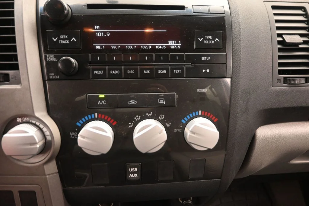 Used 2010 White Toyota Grade image 19