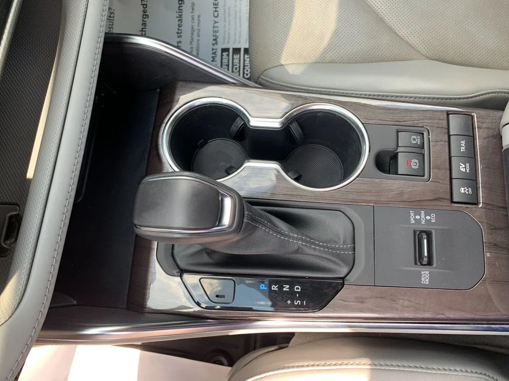 Used 2022 Black Toyota Platinum image 25
