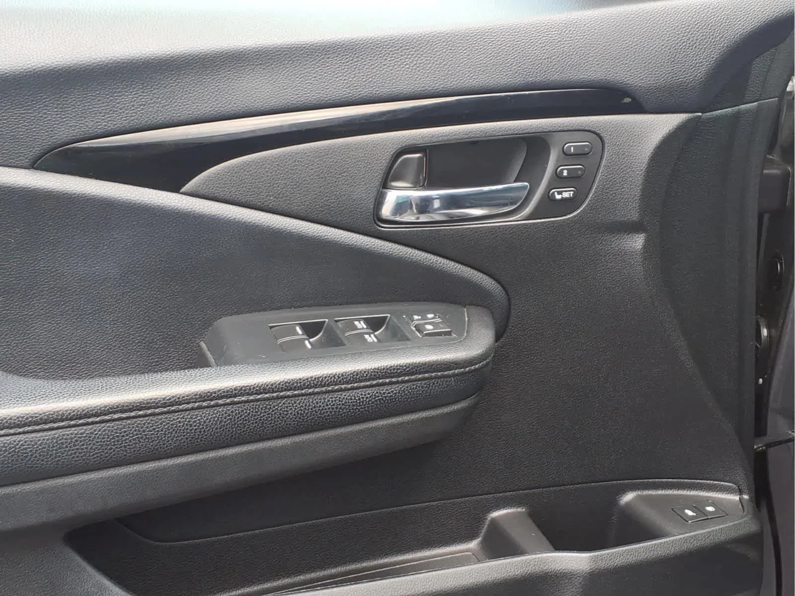 Used 2022 Modern Steel Metallic Honda Touring 8-Passenger image 12