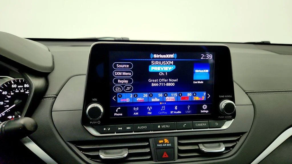 Used 2022 Super Black Nissan 2.5 SV Sedan image 19