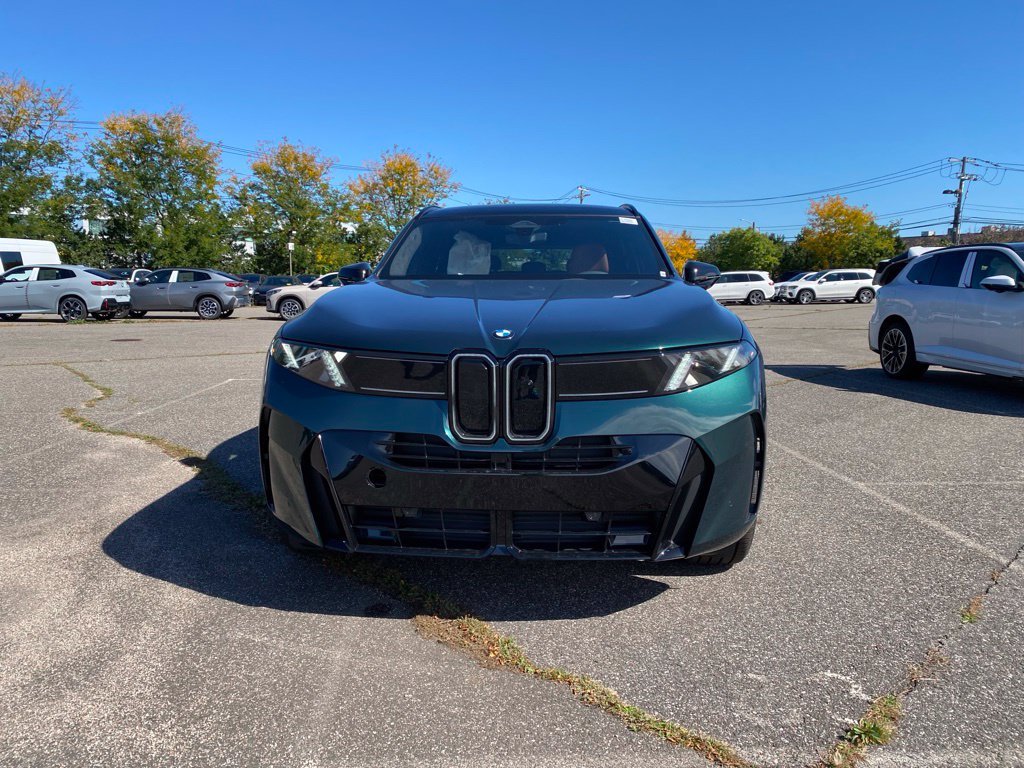 New 2027 Vancouver Green Metallic BMW 40 xDrive image 2