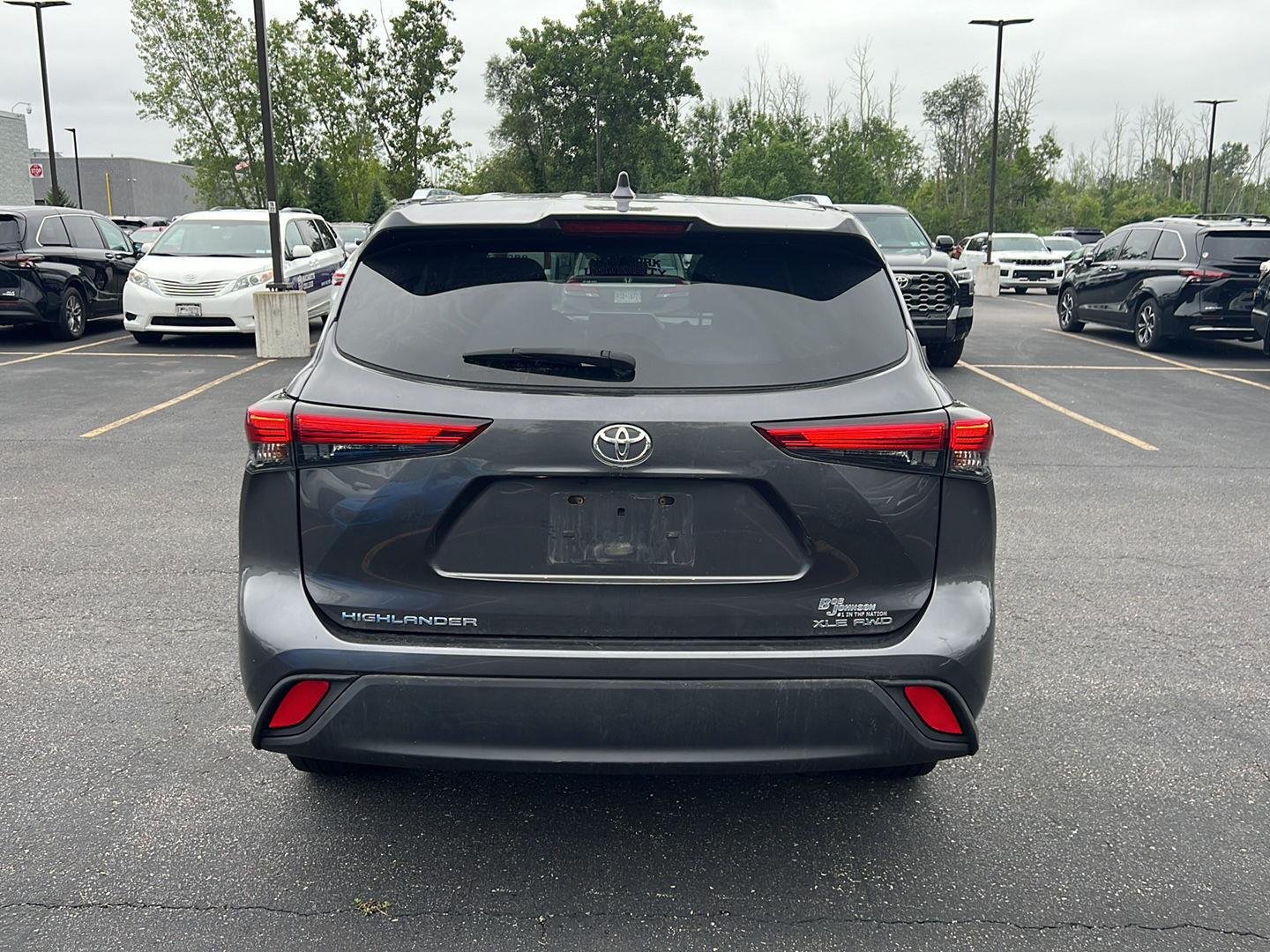 Used 2021 Magnetic Gray Metallic Toyota XLE image 3