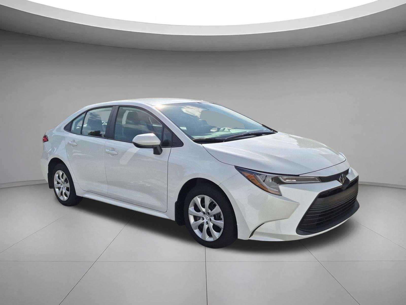 Used 2026 Wind Chill Pearl Toyota LE image 7